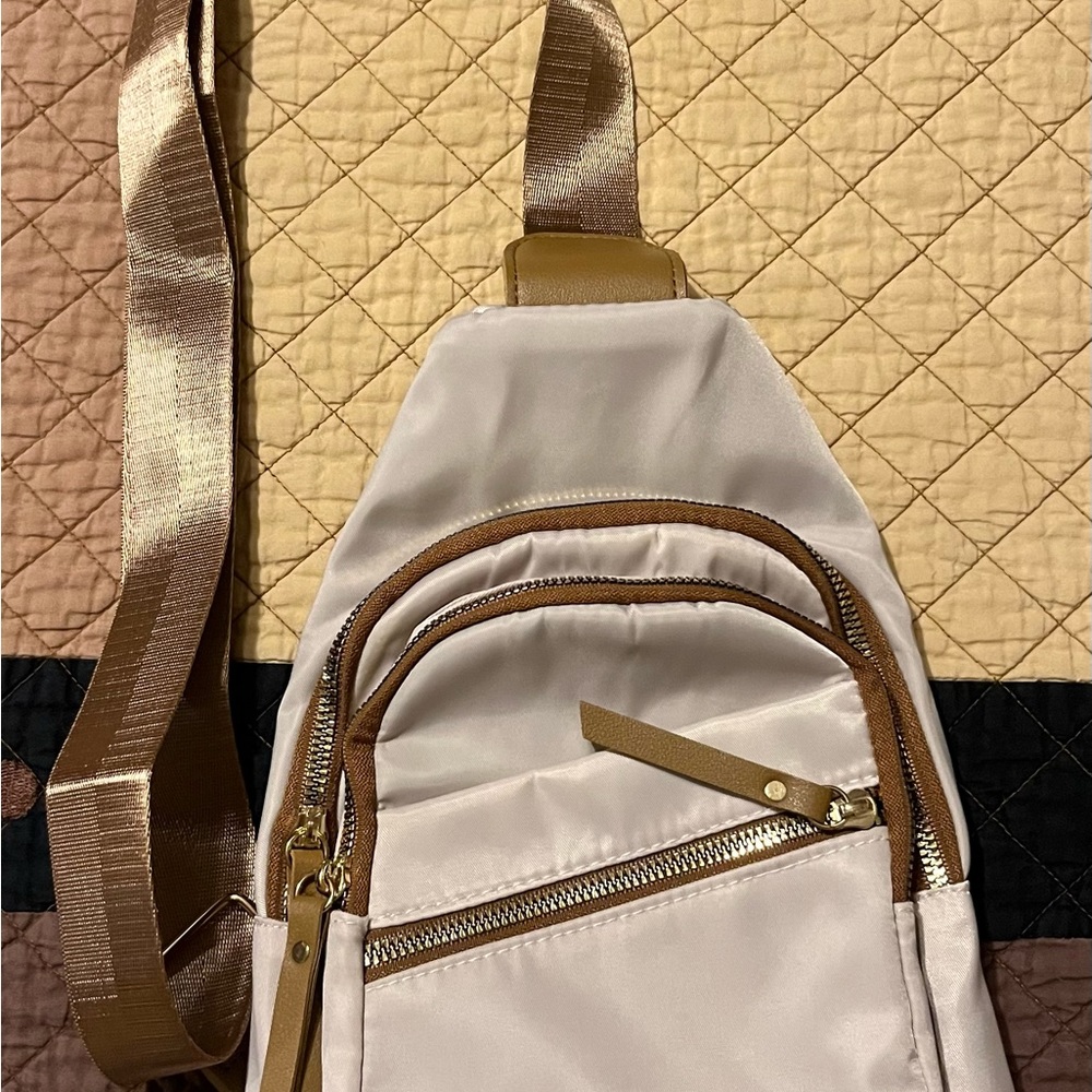 New sling bag - Picture 2 of 9